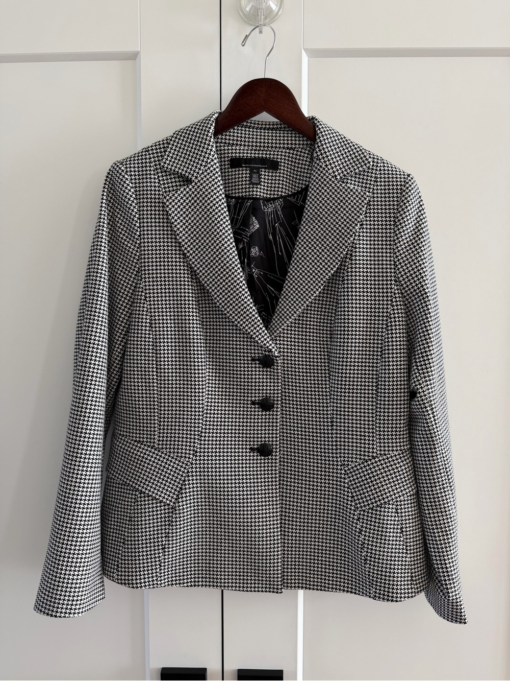 White House Black Market Black & White Houndstooth Tailored Blazer